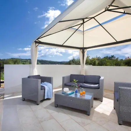 Haus Sanchi, Bestehend Aus 2 Separaten * Labin (Istria)