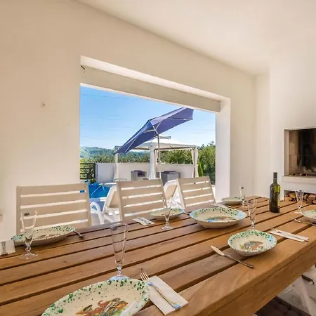 Holiday home Haus Sanchi, Bestehend Aus 2 Separaten Labin (Istria)